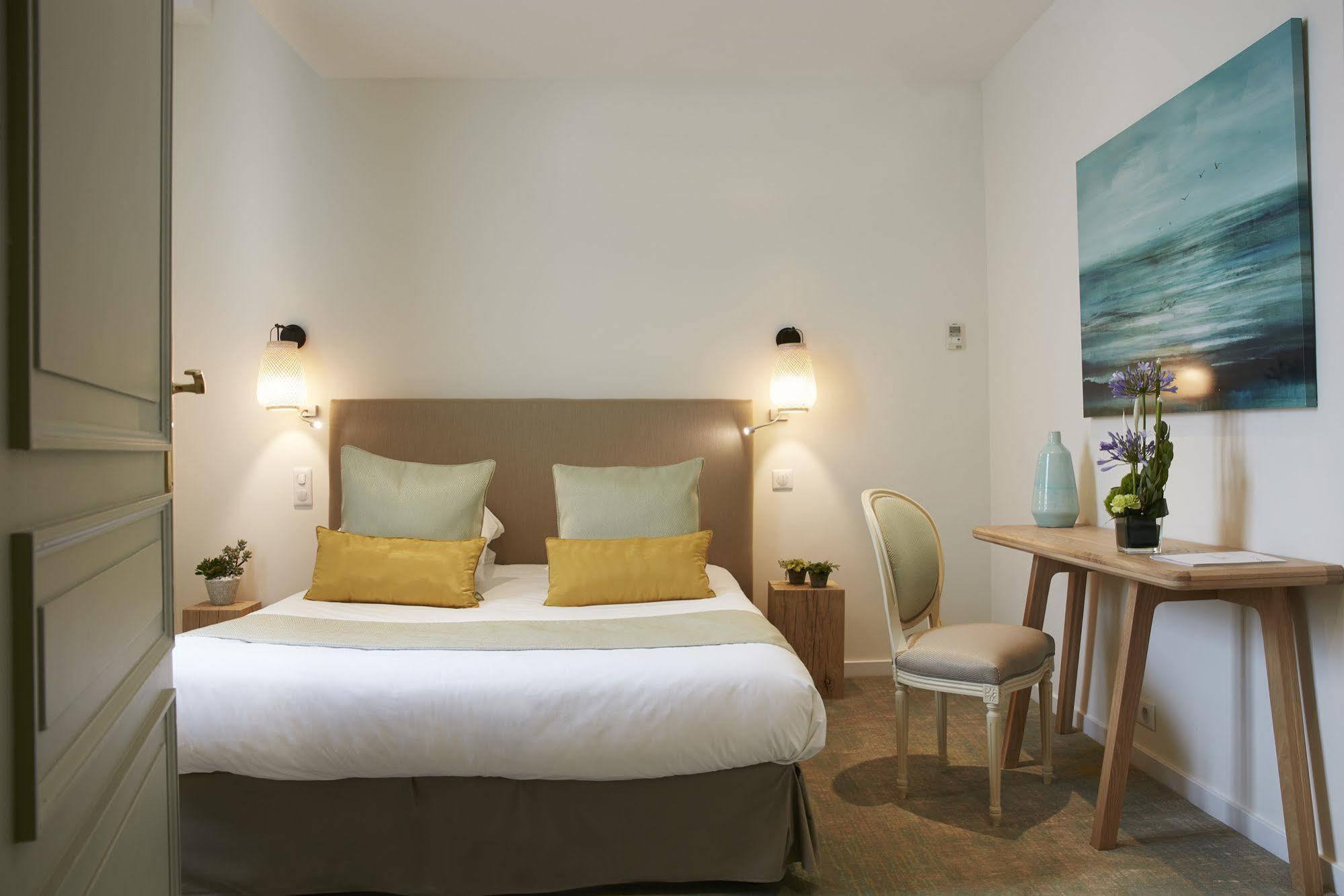 Logis Hotel - Restaurant Maison Claude Darroze Langon  Bagian luar foto